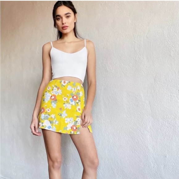 BNWT Sunday Best Roxboro Aritzia Tank Top Spaghetti Straps White Colour - Picture 12 of 12